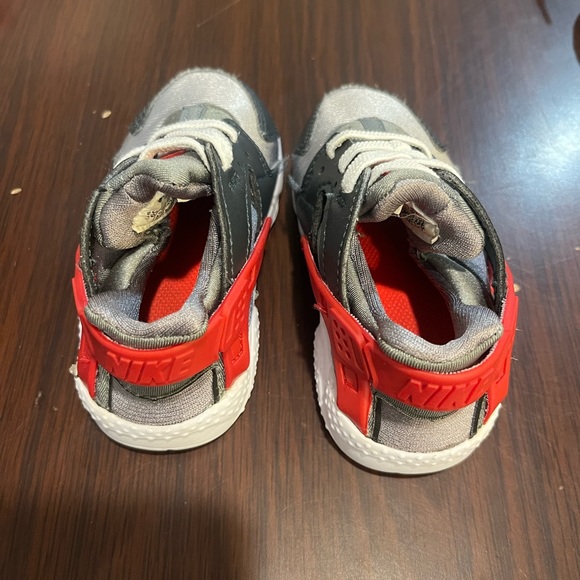 Toddler huarache sneakers. - Picture 2 of 4